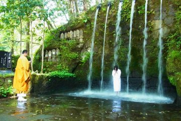 洗滌心靈 － 日本大岩山 瀑布 修行體驗